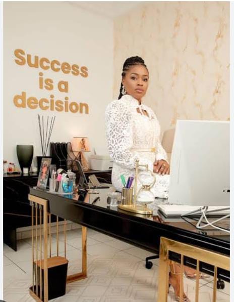 Linda Tchatchoua : l’audace d’une visionnaire qui redéfinit le leadership féminin africain