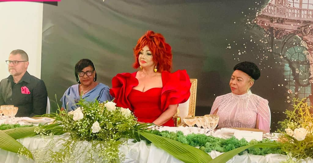 La Première Dame du Cameroun honore les créateurs au Forum des métiers de la mode, du design et de l’artisanat.