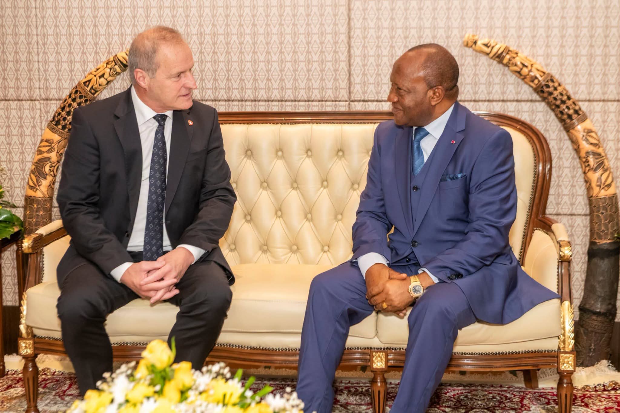 Le Président du Conseil national suisse rend hommage à l’héritage de Tilo Frey à l’Assemblée nationale du Cameroun